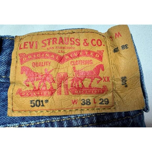 Levis 501 Men's Straight Leg Button Fly Med Blue Denim Jeans - Size 38x27.5 - Picture 4 of 8